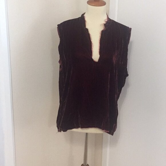 L NWOT LOVE TANJANE Velvet Top EE51 2943